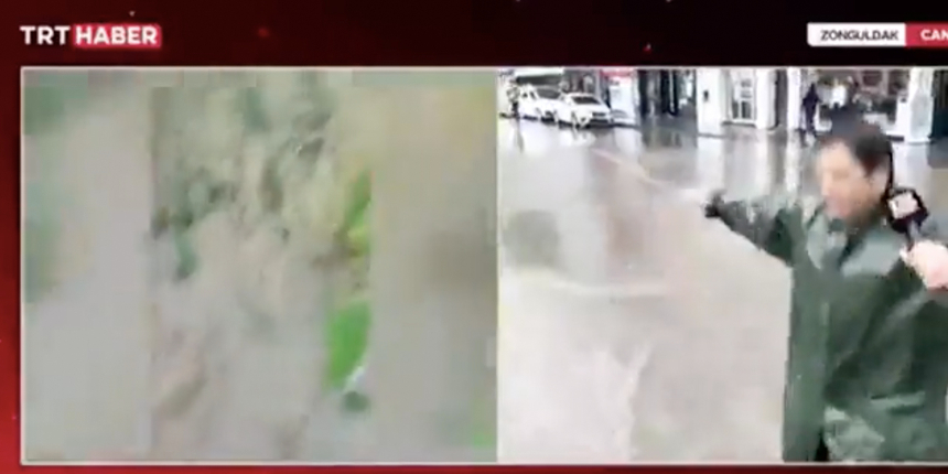 TRT Haber muhabiri sel bölgesinde zor anlar yaşadı: Gelişmeleri anlatırken açık rögar kapağına düştü