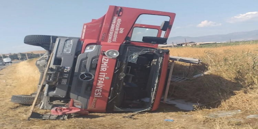 İtfaiye ekibi yangına giderken kaza yaptı: 3 yaralı