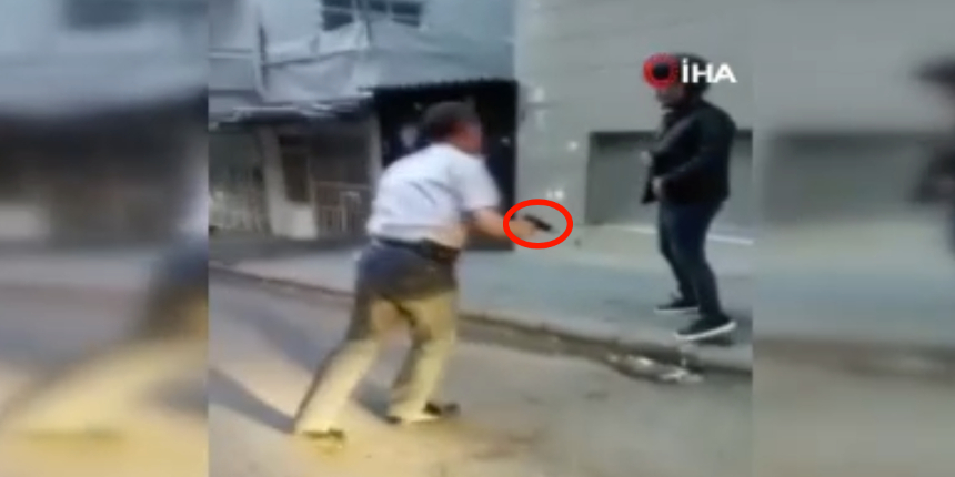 Moto kuryeye kafa atıp, silahıyla defalarca başına vurdu