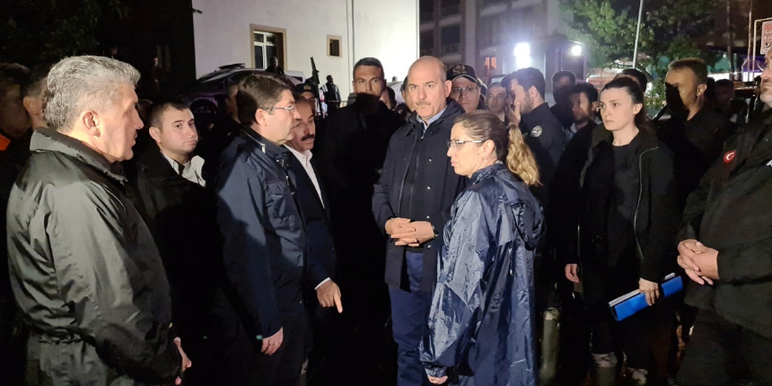 İçişleri Bakanı Soylu: 5 binin üzerinde personel ve 960'tan fazla iş makinesi çalışıyor