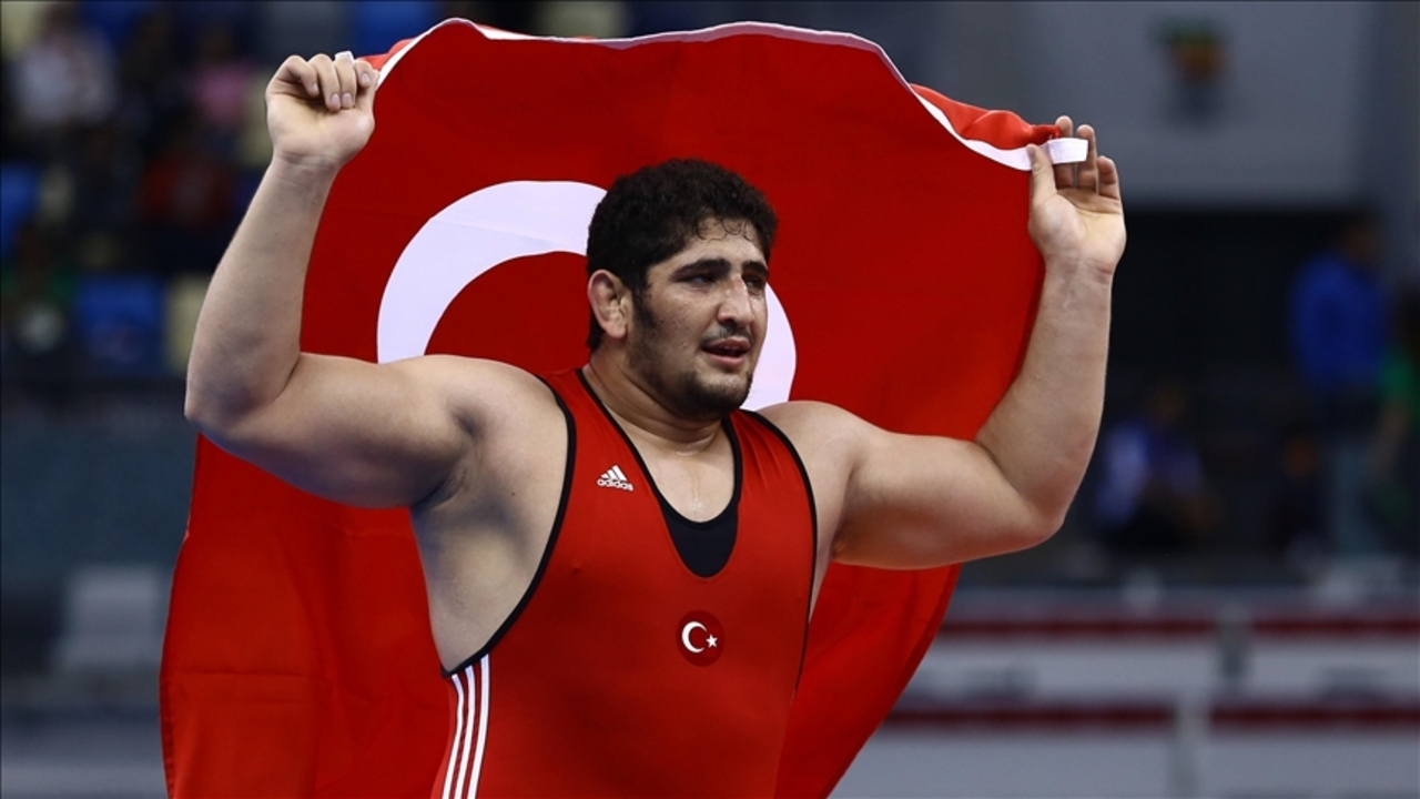 Milli güreşçilerimiz Akdeniz Oyunları'na damga vurdu! Bir gecede 3 altın madalya