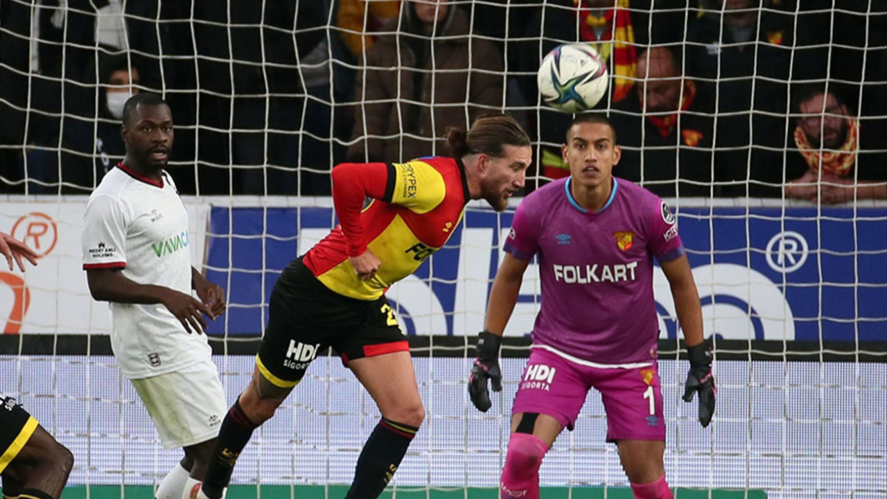 Göztepe’de 24 yaşındaki file bekçisi İrfan Can Eğribayat, Adana Demirspor yolcusu