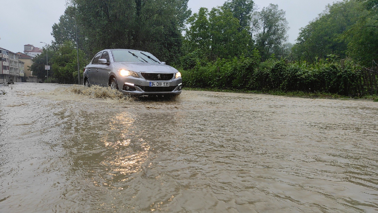 Sel alarmı! Zonguldak'ta engelli ve hamile kamu görevlilerine 1 gün daha izin verildi