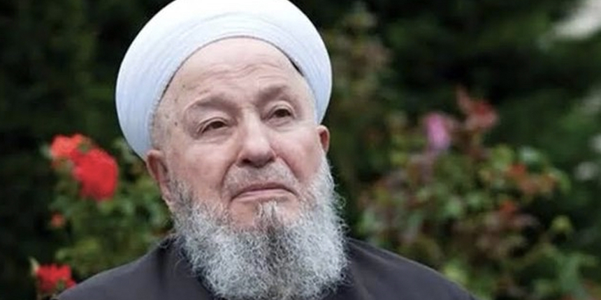 Soner Yalçın 'Toplumsal barış' temalı Mahmut Efendi yazısı yazdı, kendi mahallesinden linç yedi