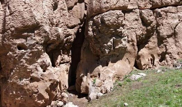 Kato Dağında yeni mağaralar ve çok sayıda silah bulundu...
