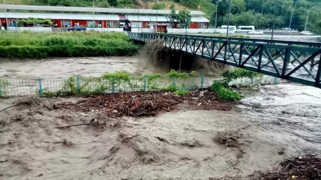 Batı, Orta Karadeniz ve İç Anadolu için sel uyarısı! Bu illerde yaşayanlar dikkat!