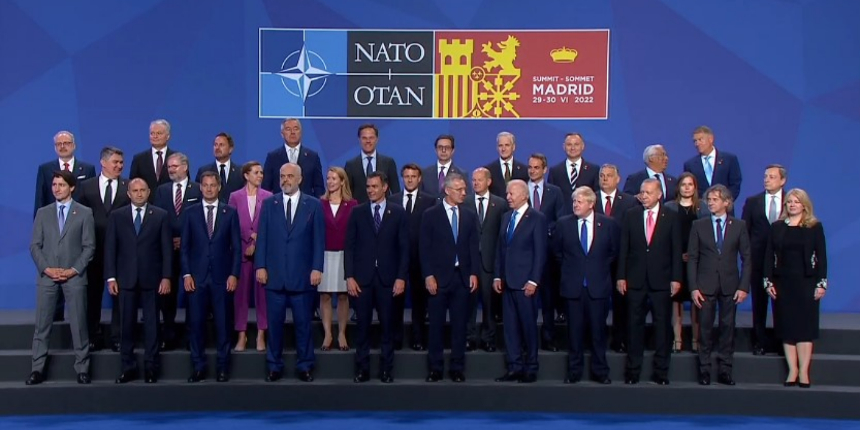 Aile fotoğrafı çekildi: NATO Liderler Zirvesi başladı!