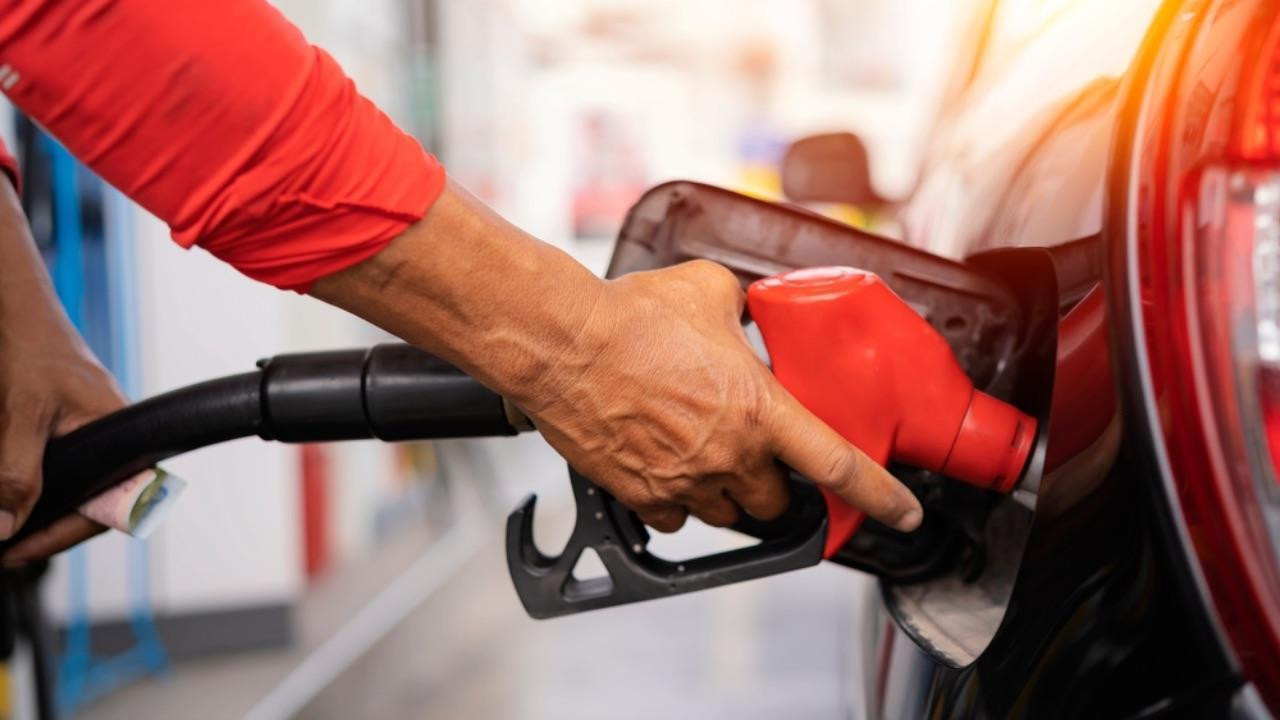 Motorine 2 lira 50 kuruş indirim geldi: Litresi 27,49 TL oldu!