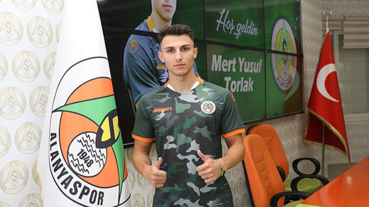 Alanyaspor, 19 yaşındaki Mert Yusuf Torlak'ı 5 yıllığına renklerine bağladı