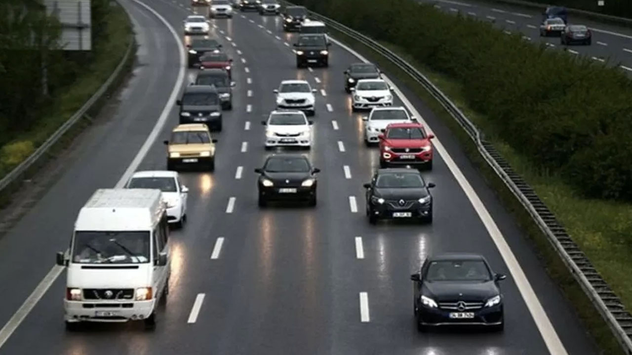 Otoyollarda yeni dönem yarın başlıyor: Hız limiti değişiyor