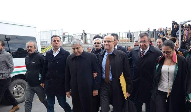 CHP'li Enis Berberoğlu tutuklandı! Mahkeme 25 yıl hapis cezası verdi