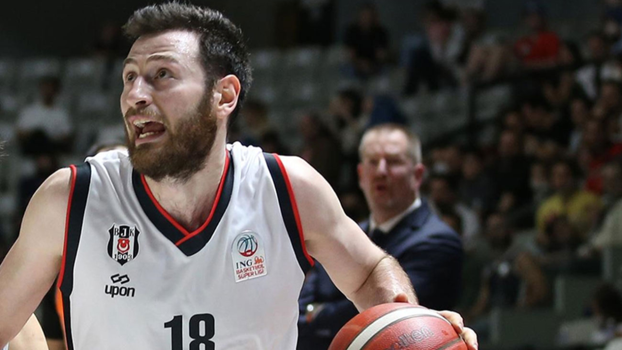 Son iki sezon Beşiktaş'ta mücadele eden Egehan Arna, artık Anadolu Efes forması giyecek