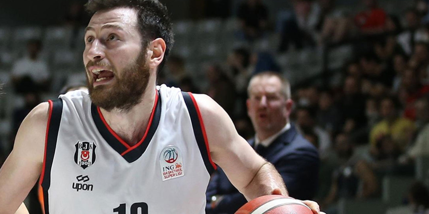 Son iki sezon Beşiktaş'ta mücadele eden Egehan Arna, artık Anadolu Efes forması giyecek