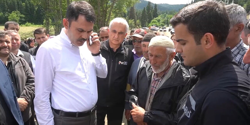 Bakan Kurum, sele kapılan gencin babasıyla görüştü: Cumhurbaşkanımız sizi seneye de hacca gönderir