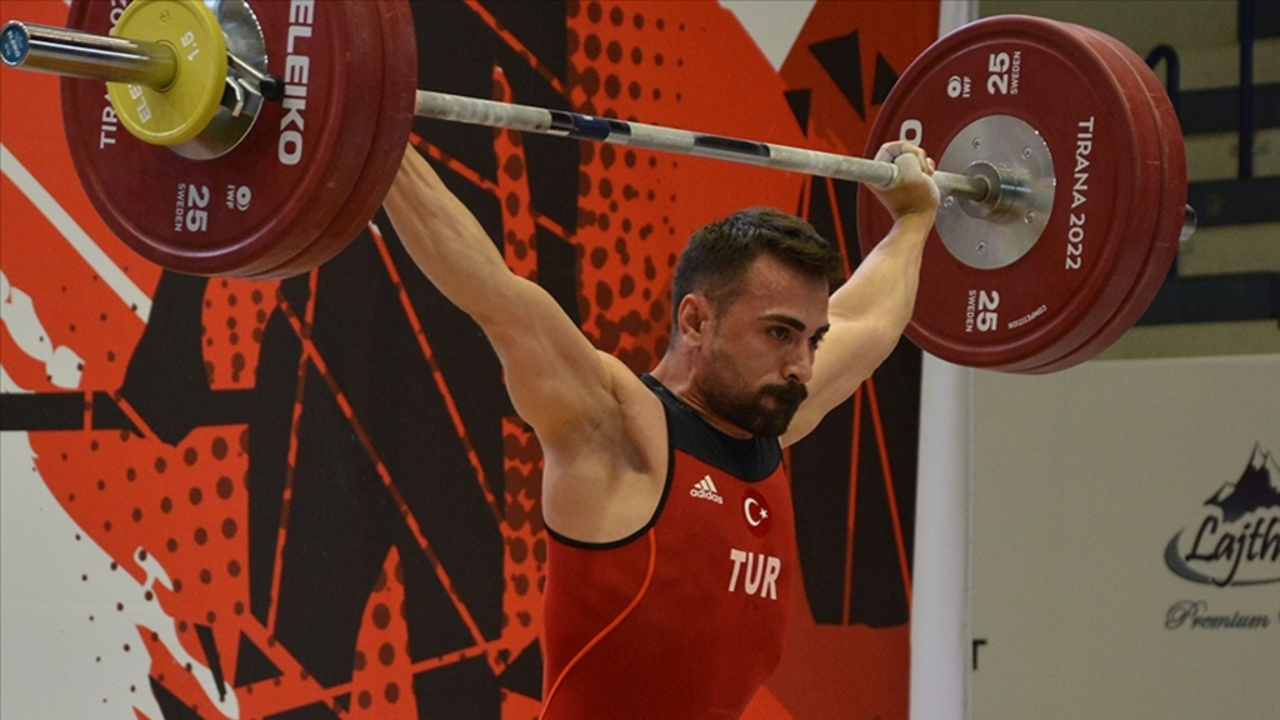 Milli halterci Ferdi Hardal'dan Akdeniz Oyunları'nda 2 altın madalya