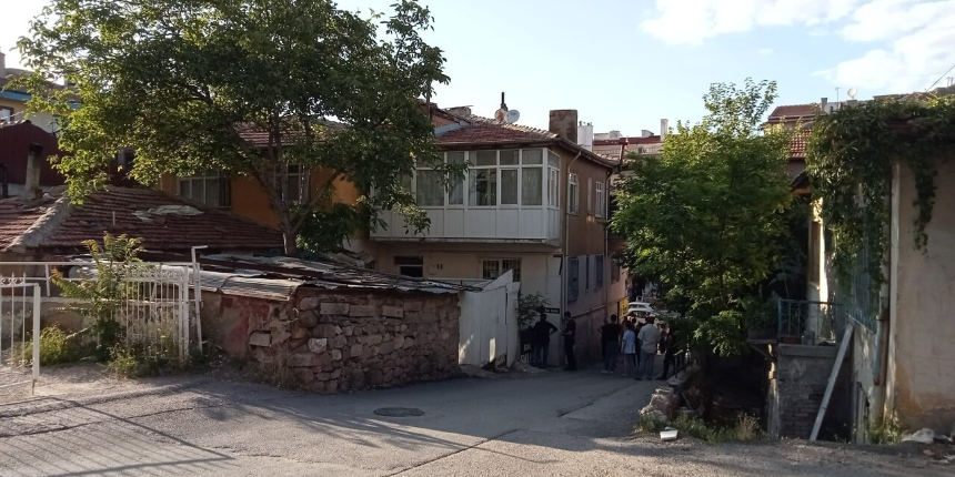 Boşanma aşamasındaki eş dehşet saçtı! Karısını yaraladı, kendisi intihar etti