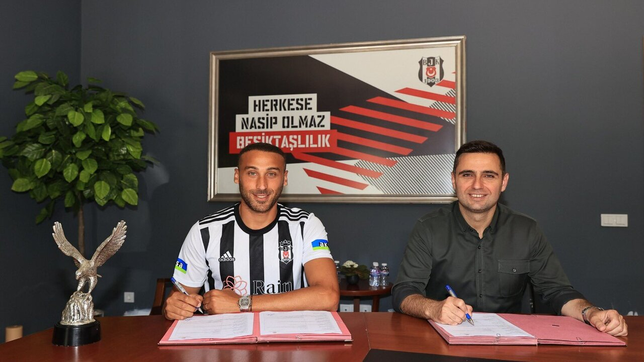 Beşiktaş açıkladı! Cenk Tosun resmen Kartal oldu
