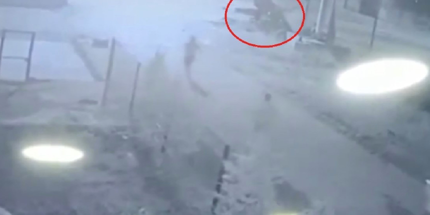 Takla atan otomobil kağıt gibi ezilmişti! Feci kaza kamerada