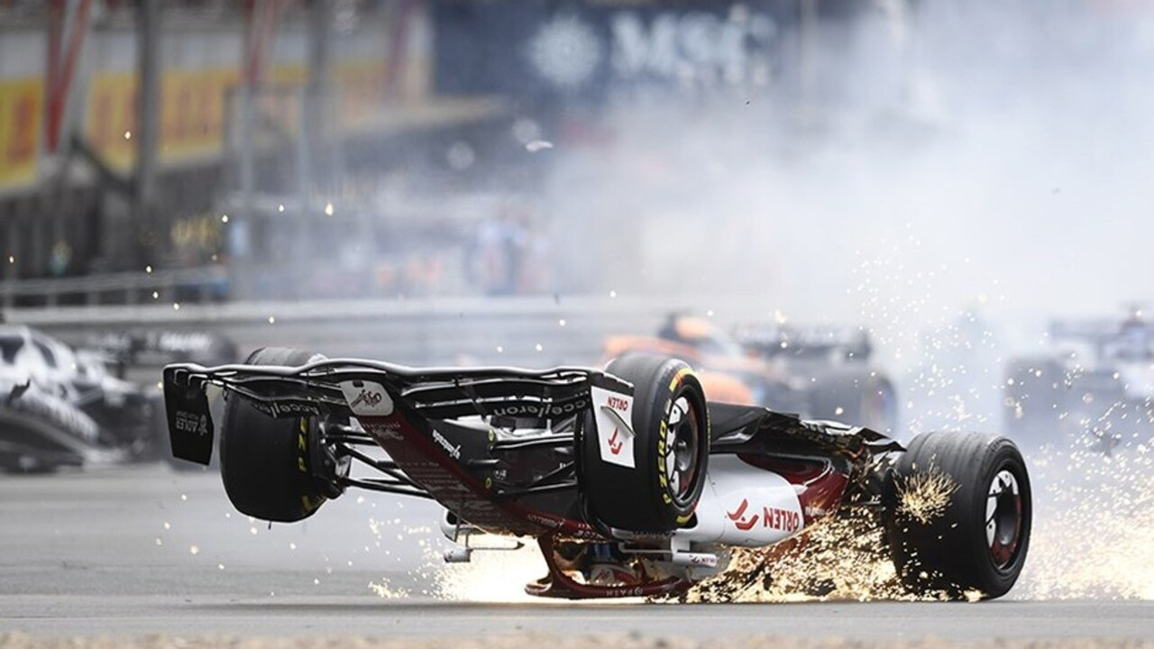 Formula 1'de korkutan kaza! Çinli pilotun aracı metrelerce takla attı