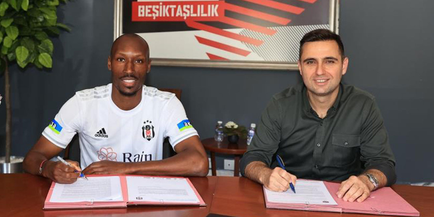 Beşiktaş, 9 sezon formasını giyen Atiba Hutchinson'la 1 yıllık sözleşme imzaladı