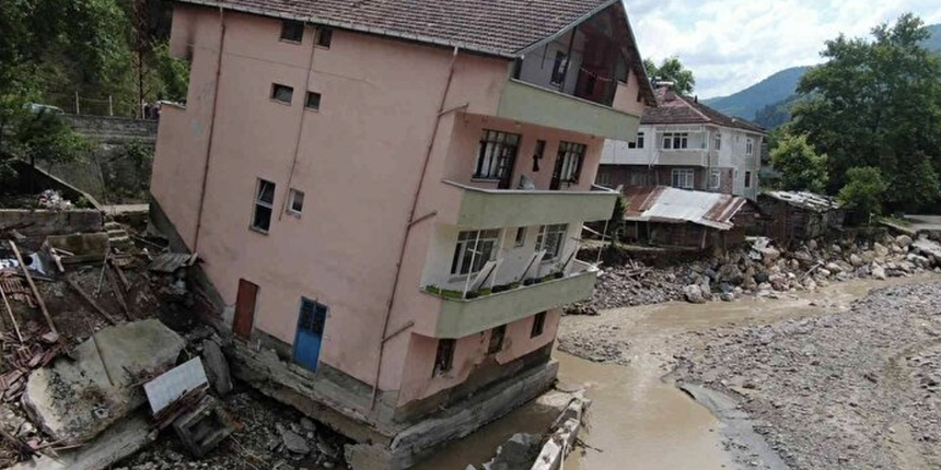 Karabük'teki sel sonrası korkunç detay ortaya çıktı: o bina 24 yıl önce kriko ile düzeltildi