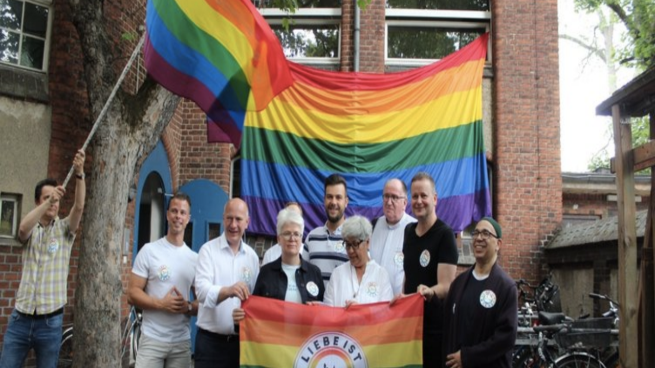 Almanya'da skandal! Sözde camide LGBT propagandası yapıldı