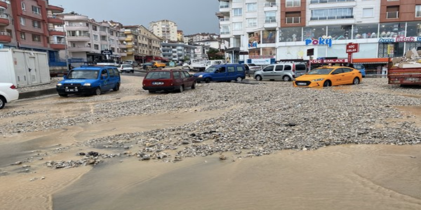 Ankara'da skandal görüntüler: Mazgalları temizlemek yerine üzerine beton dökmüşler!