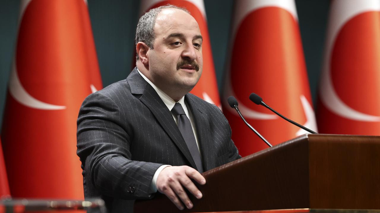Bakan Varank: Biz evlatlarımızın ellerine teleskoplar verip bilim insanı olması için çalışıyoruz. Birileri gibi kalaşnikof vermiyoruz...