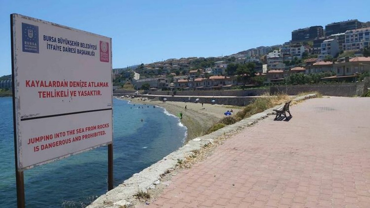 Bursa'da sahilde oturan gençler iki kardeşin silahlı saldırısına uğradı!