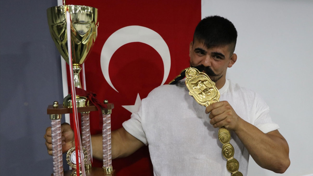 Kırkpınar Yağlı Güreşleri'nin başpehlivanı Cengizhan Şimşek, spora başlama hikayesini anlattı