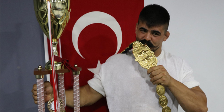 Kırkpınar Yağlı Güreşleri'nin başpehlivanı Cengizhan Şimşek, spora başlama hikayesini anlattı