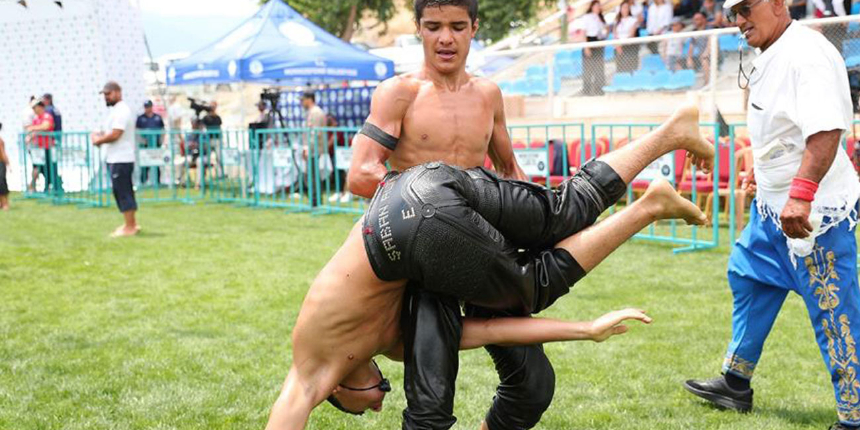 Merkezefendili sporcu Serhat Abay, 661. Tarihi Kırkpınar Yağlı Güreşleri'nden madalya ile döndü