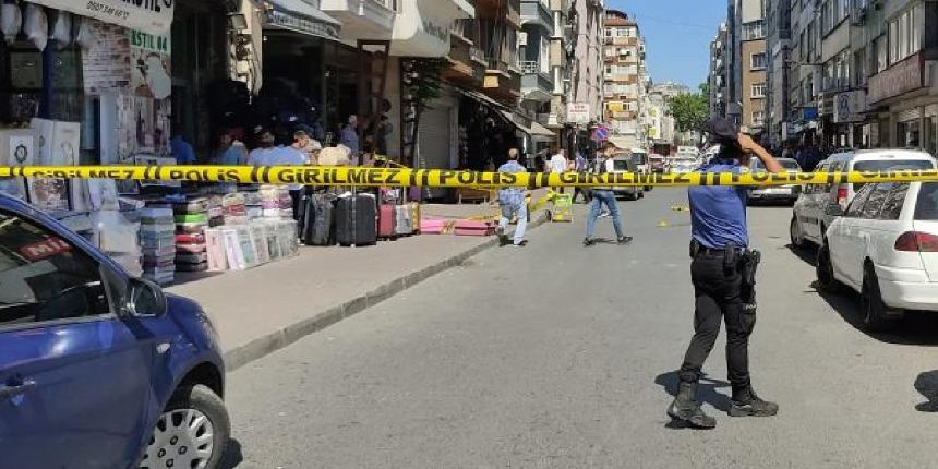 Fatih'te park kavgasında silahlar konuştu: 1'i ağır 3 yaralı