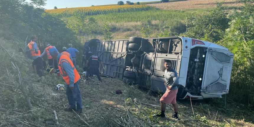 Kırklareli'nde yolcu otobüsü devrildi: Can kayıpları ve yaralılar var