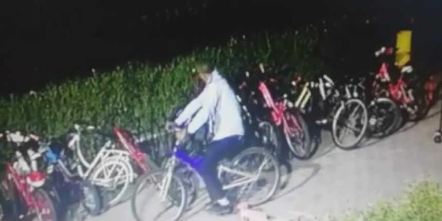Yürüyerek geldiler, bisikletleri çalıp gittiler