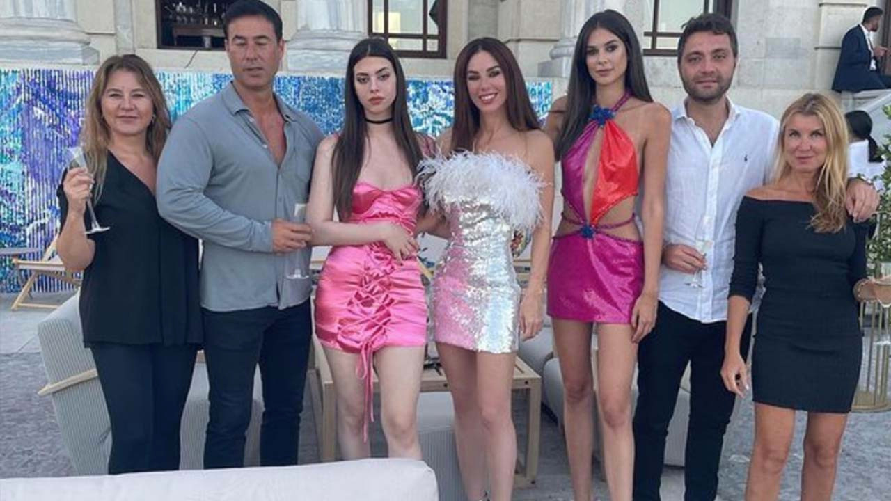 Fotoğraftaki herkesi harcadı! Defne Samyeli'nin filtreli paylaşımı sosyal medyanın diline düştü