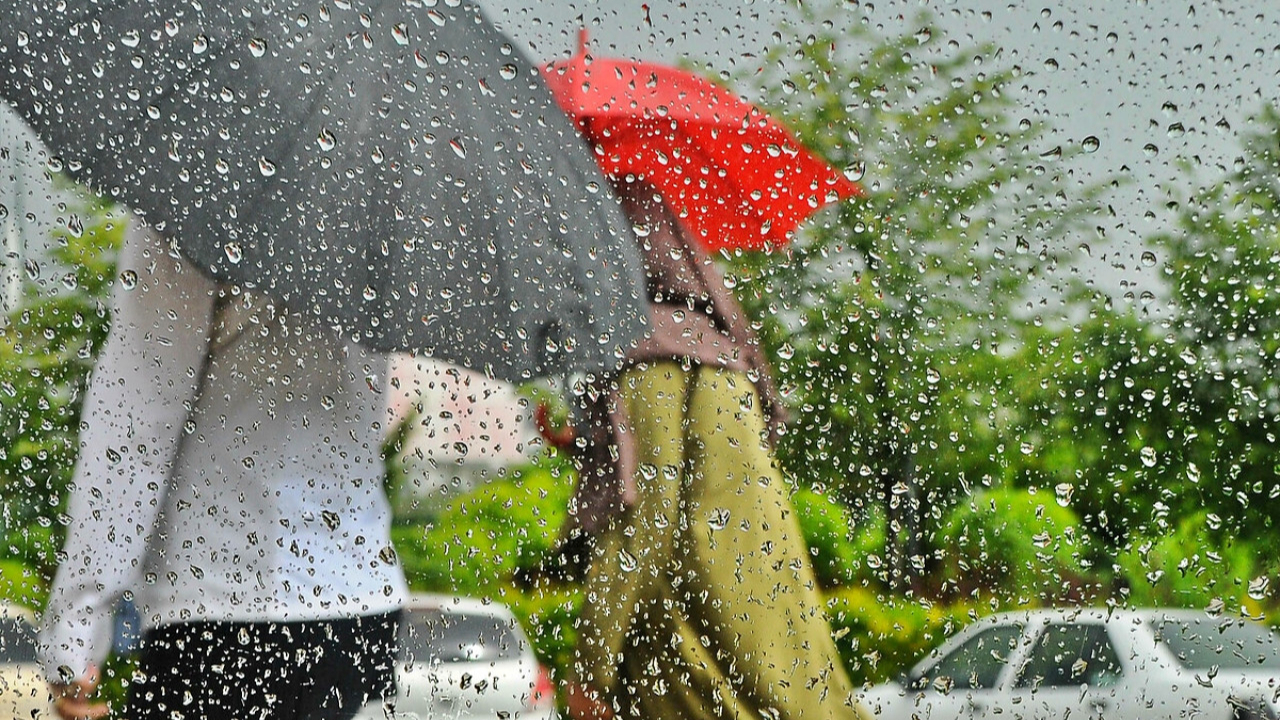 Meteoroloji İstanbul için saat verdi: Sağanak yağışa dikkat!