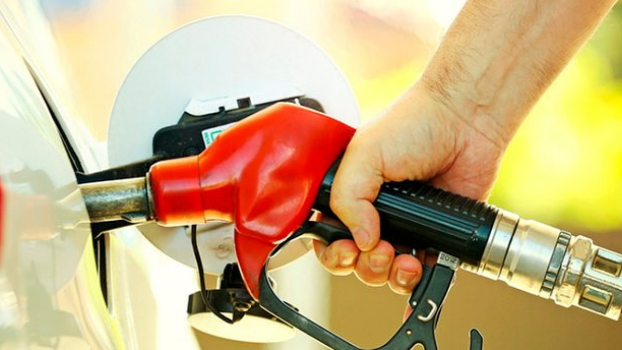 Araç sahiplerine bir güzel haber daha: Motorine indirim geliyor!