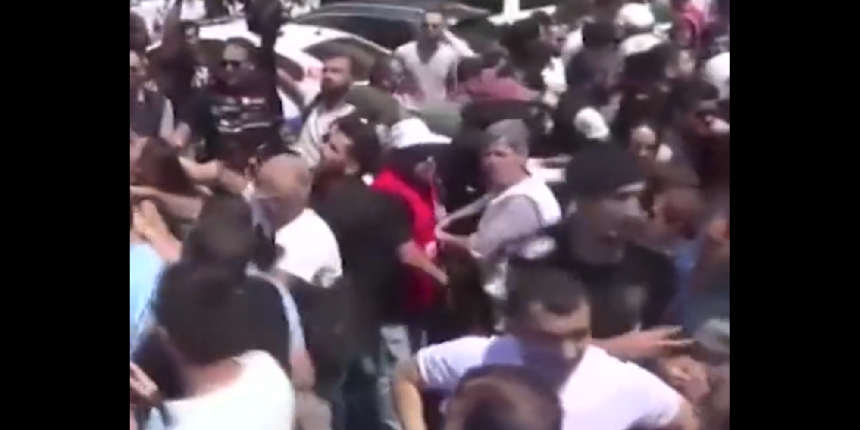 Türk Tabipler Birliği'nin Çapa'daki izinsiz eyleminde polise tokat!