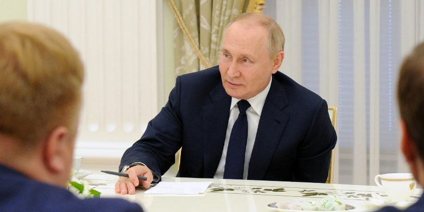 Putin'den hodri meydan: Batı bizi savaş alanında yenmek istiyorsa, bırakın denesinler