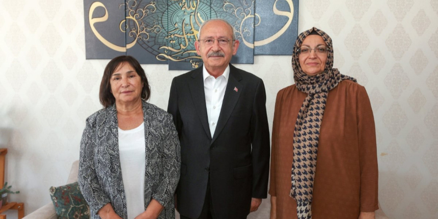Kılıçdaroğlu'ndan 28 Şubat helalleşmesi: Dini tabloların önünde fotoğraf çektirmesi dikkat çekti!