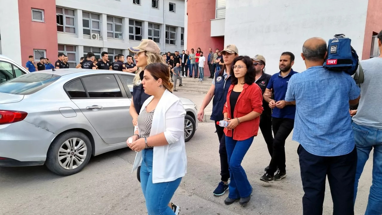 PKK/KCK operasyonunda gözaltına alınmıştı... CHP'li Funda Buyruk görevden uzaklaştırıldı!