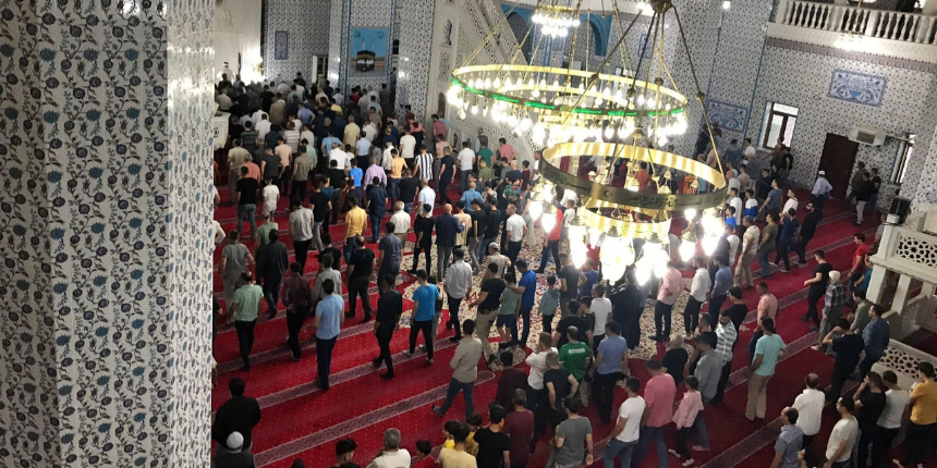 2 yıllık ara sona erdi: Türkiye'de ilk Kurban Bayramı namazı Iğdır’da kılındı