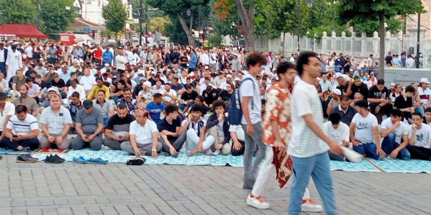 Ayasofya-i Kebir Camii’nde bayram heyecanı: Binlerce kişi akın etti!
