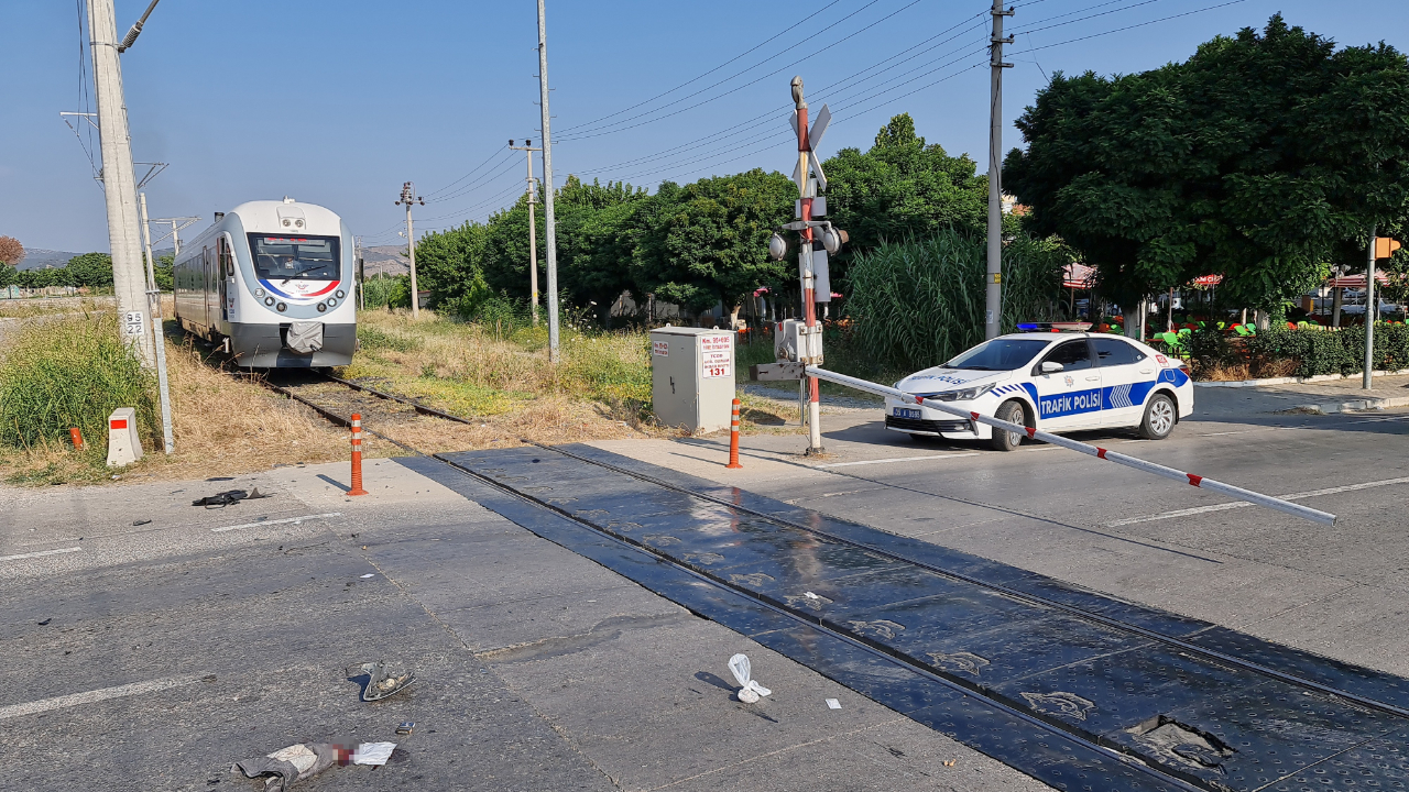 Korkunç kaza: Tren motosiklete çarptı