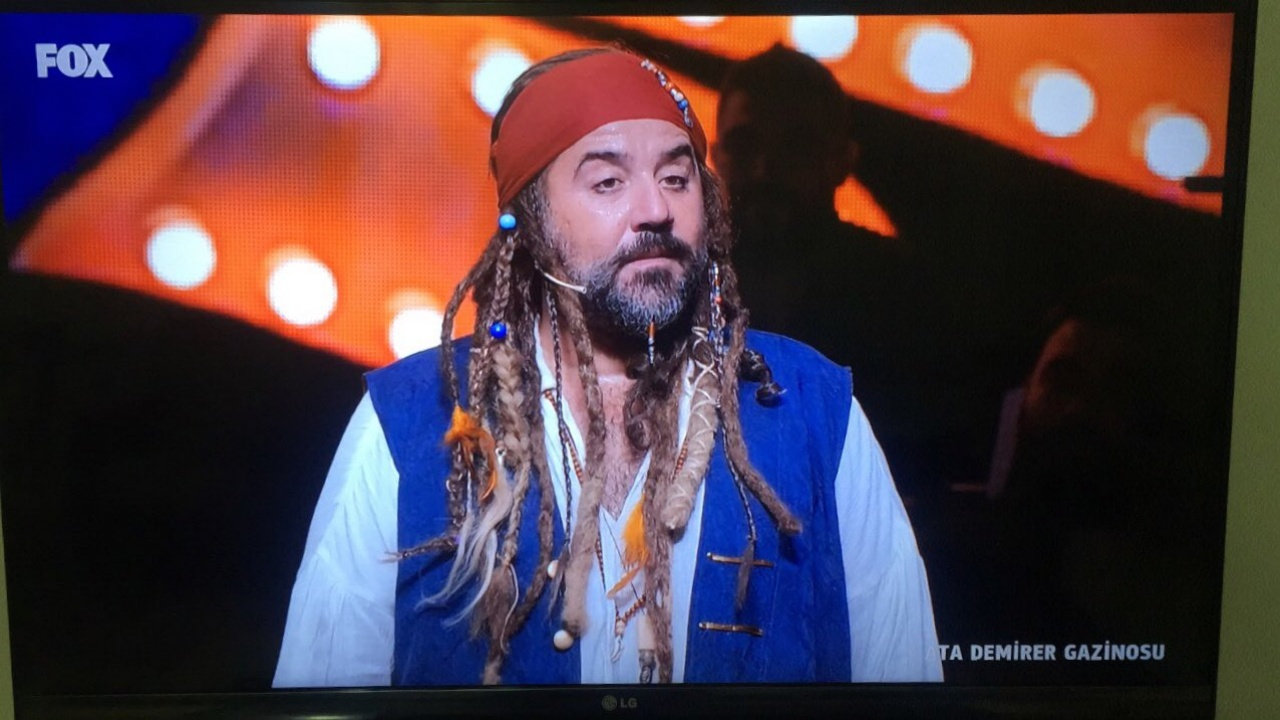 Ata Demirer Gazinosu bayram programında dansöz skandalı