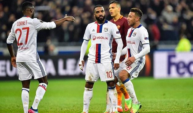 Bayern Munih Lyon'un yıldızını kaptı!
