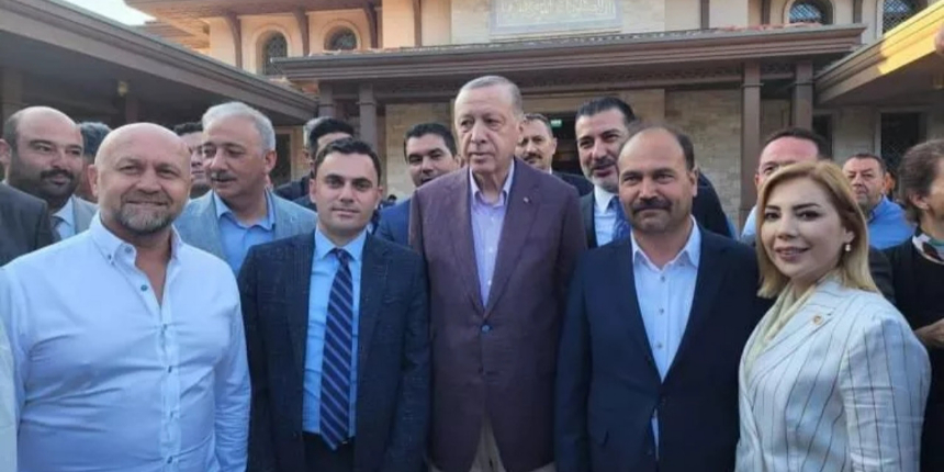 Cumhurbaşkanı Erdoğan, Muğla'da partililerle bayramlaştı: Bayram namazı kıldı!