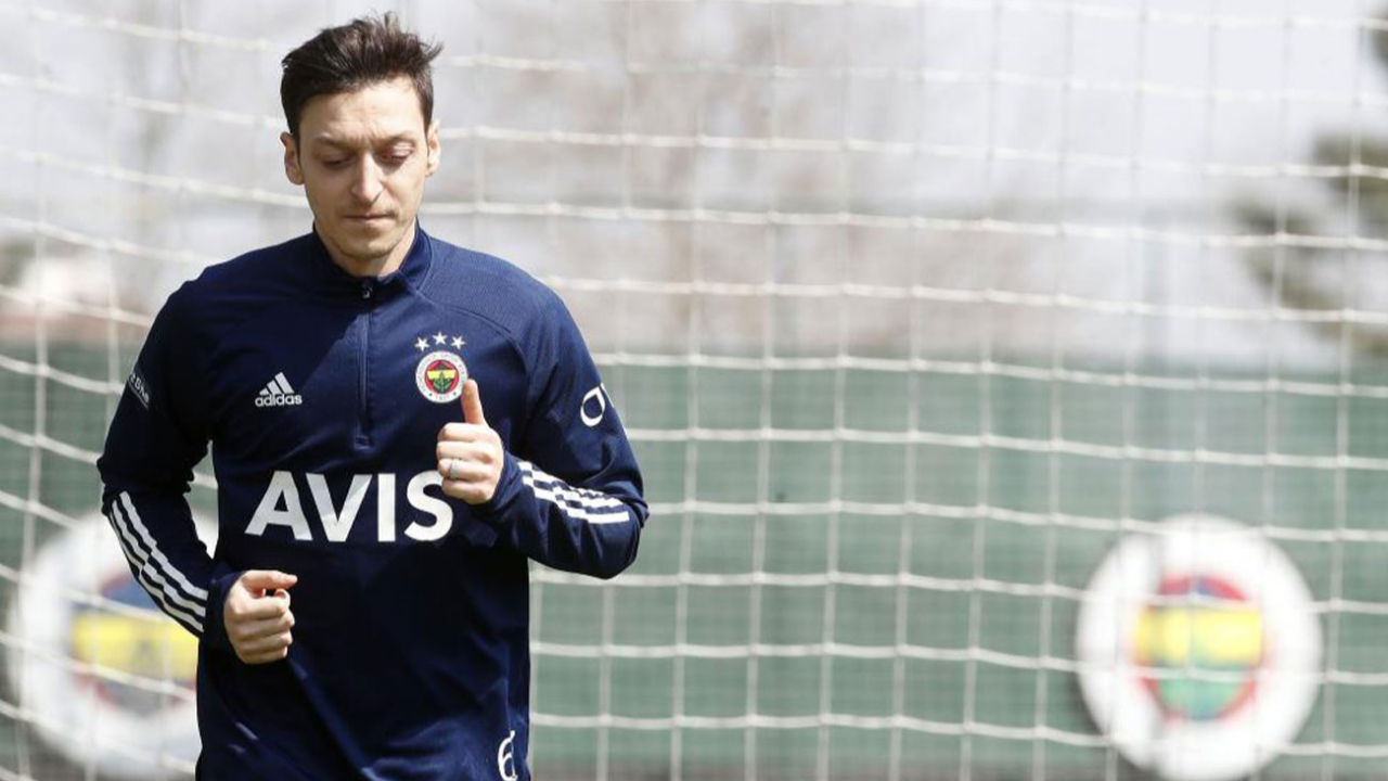"Ayrılmak gibi bir düşüncem yok" diyen Mesut Özil Samandıra'da idmanlara başladı!