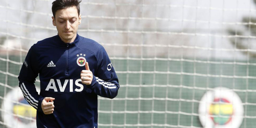 "Ayrılmak gibi bir düşüncem yok" diyen Mesut Özil Samandıra'da idmanlara başladı!